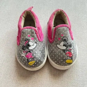 Disney Baby slip on shoe toddler size 2 Minnie &amp; Mickey kiss EUC
