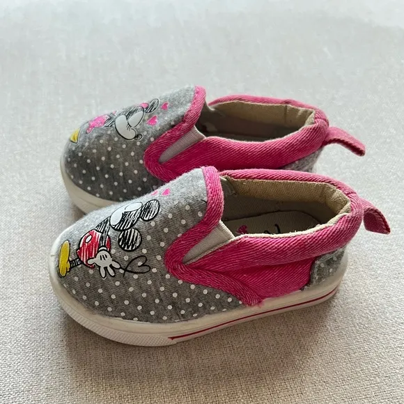 Disney Baby slip on shoe toddler size 2 Minnie &amp; Mickey kiss EUC
