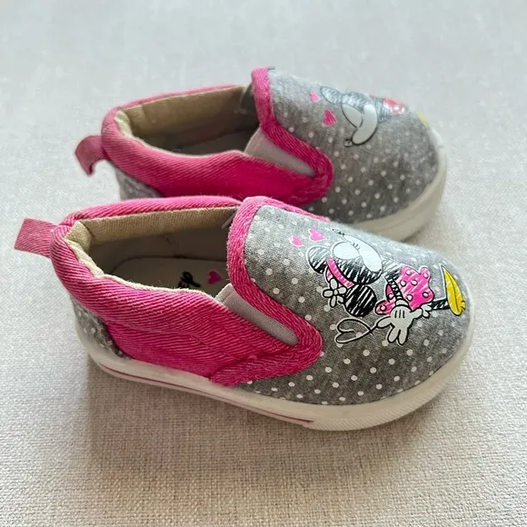 Disney Baby slip on shoe toddler size 2 Minnie &amp; Mickey kiss EUC