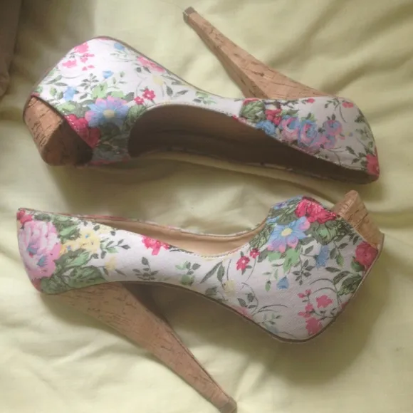 Diva Lounge floral platform cork open/peep toe pump 6” heels 👠