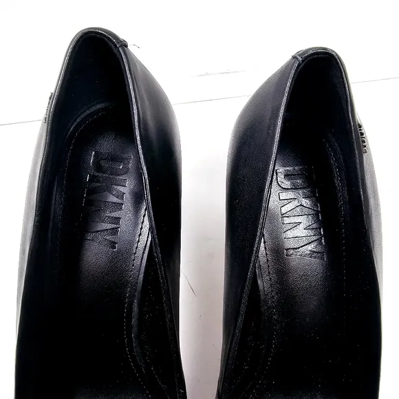DKNY Celsa Black Leather Square Toe  Chunky Block Heel Pump Size 8.5 NIB NWT