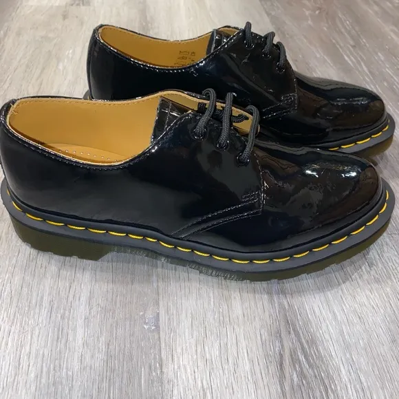 Doc Dr. Martens Black Patent Leather Woman’s Oxfords Shoes Size 8 Woman’s NWOB