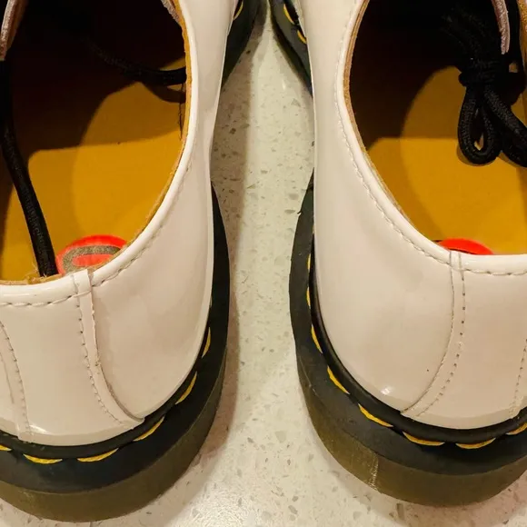 🤍Doc Martens 🤍 Women’s Size 8 &amp; 10🤍 White Patent Leather 3 Hole Oxfords