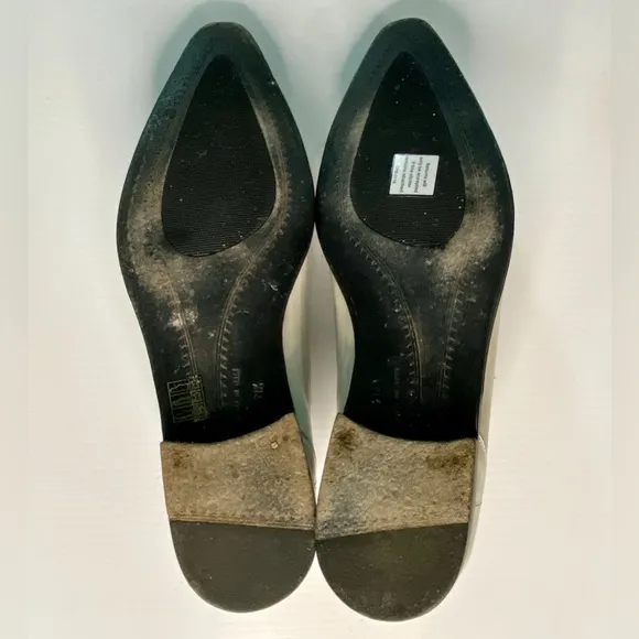 Dolce &amp; Gabbana White Leather Oxfords A small tear on back of shoe. Discounted