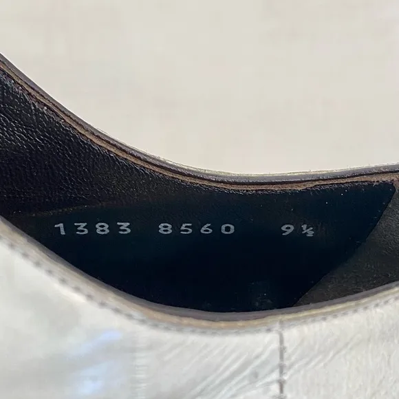 Dolce &amp; Gabbana White Leather Oxfords A small tear on back of shoe. Discounted