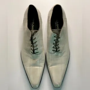 Dolce &amp; Gabbana White Leather Oxfords A small tear on back of shoe. Discounted
