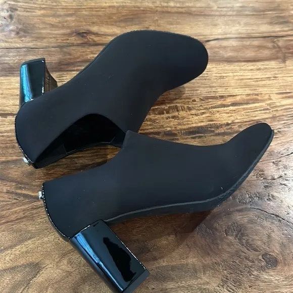Donald J. Pliner Chelsie Black Square Toe Block Heels Bootie 6.5