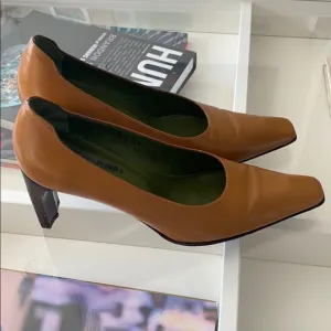 Donald J Pliner Liza Tan Square Toe Block Heels 8N