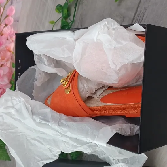 Donna Karan Taci Flat Slide NIB