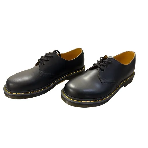 Dr. Martens 11838 Oxfords in Smooth Black Leather