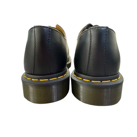 Dr. Martens 11838 Oxfords in Smooth Black Leather