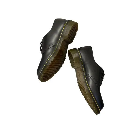 Dr. Martens 11838 Oxfords in Smooth Black Leather