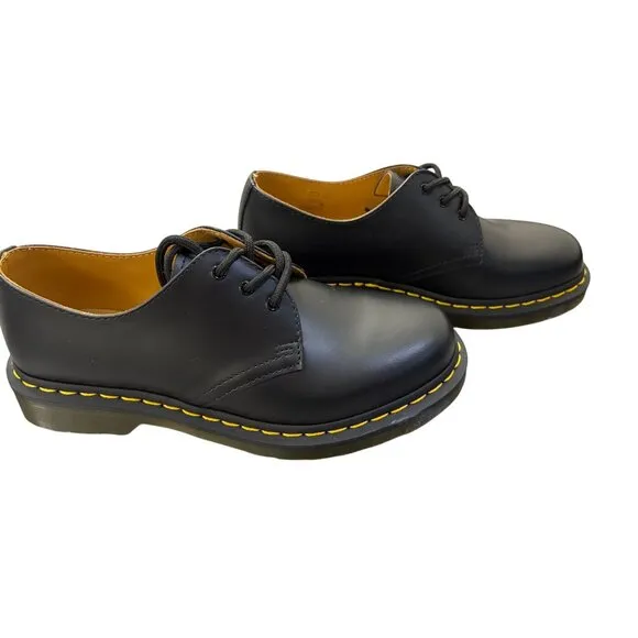 Dr. Martens 11838 Oxfords in Smooth Black Leather