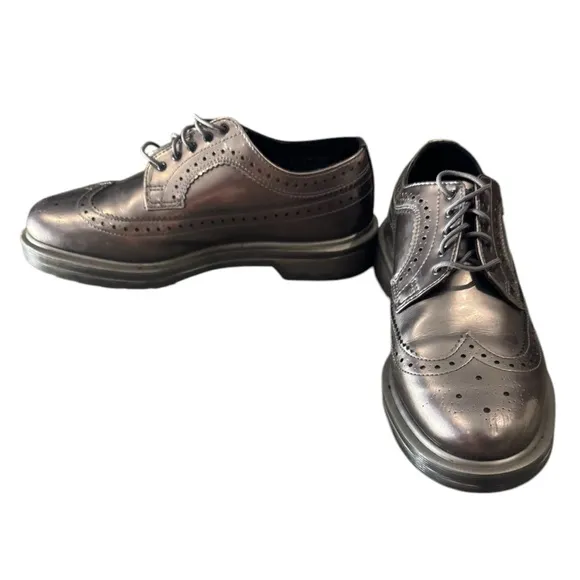 Dr. Martens 3989 Wingtip Spectra Patent Hi Shine in Metallic Luster Pewter Sz 7M