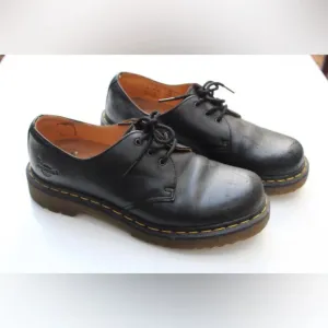 Dr. Martens classic oxfords
