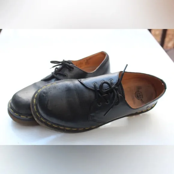 Dr. Martens classic oxfords