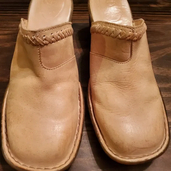 Dr. Martens Dana Clog Leather Mules