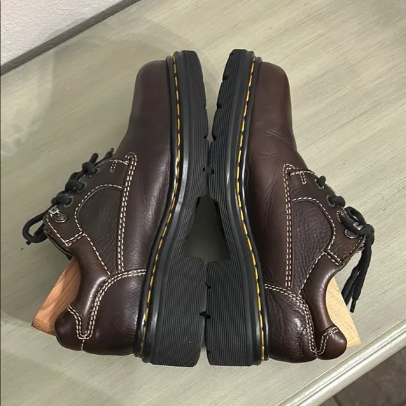 Dr. Martens Men’s Size 6 Brown Oxfords with Sturdy Construction Women’s Size 8