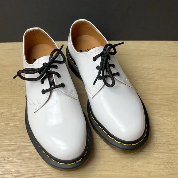 Dr Martens White Patent Leather Oxfords WOMENS SIZE 7