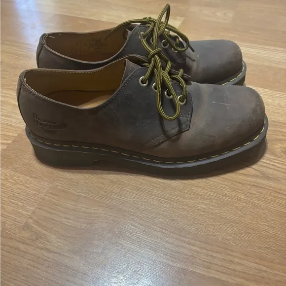 Dr. Martens Womens Brown leather 3 eye oxfords short lace size 12 (10 in mens)