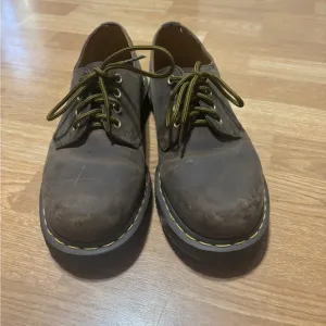 Dr. Martens Womens Brown leather 3 eye oxfords short lace size 12 (10 in mens)