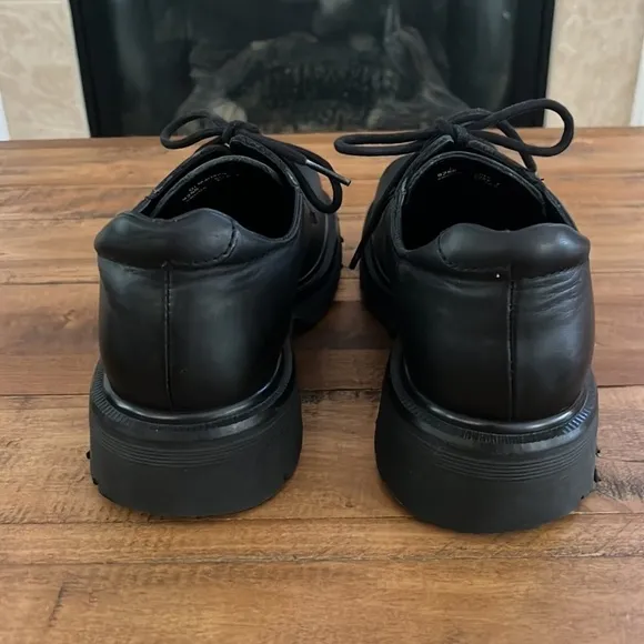 DR. Marten’s Air Cushioned Sole black leather lace up oxfords