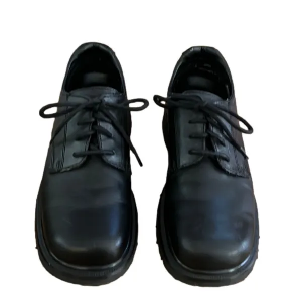 DR. Marten’s Air Cushioned Sole black leather lace up oxfords