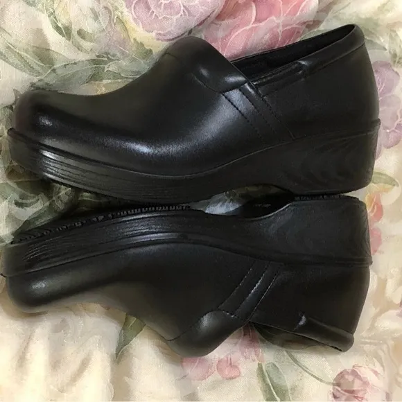 Dr. Scholl's Women’s Black Leather Dynamo Work Slip Resistant Clogs 8.5W