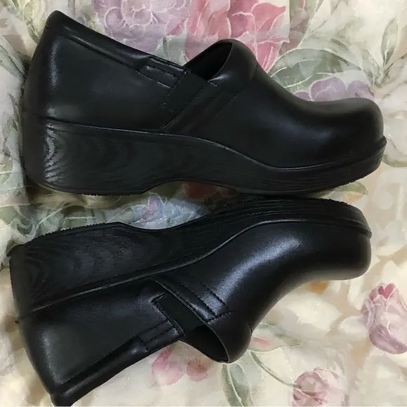 Dr. Scholl's Women’s Black Leather Dynamo Work Slip Resistant Clogs 8.5W