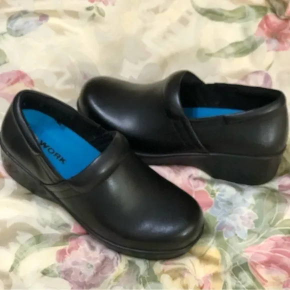 Dr. Scholl's Women’s Black Leather Dynamo Work Slip Resistant Clogs 8.5W