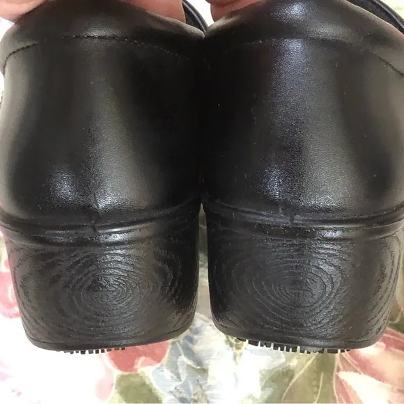 Dr. Scholl's Women’s Black Leather Dynamo Work Slip Resistant Clogs 8.5W