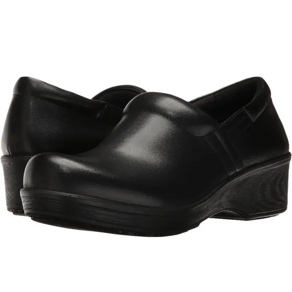 Dr. Scholl's Women's Dynamo Slip-Resistant Work Clog - Size 8.5 W
