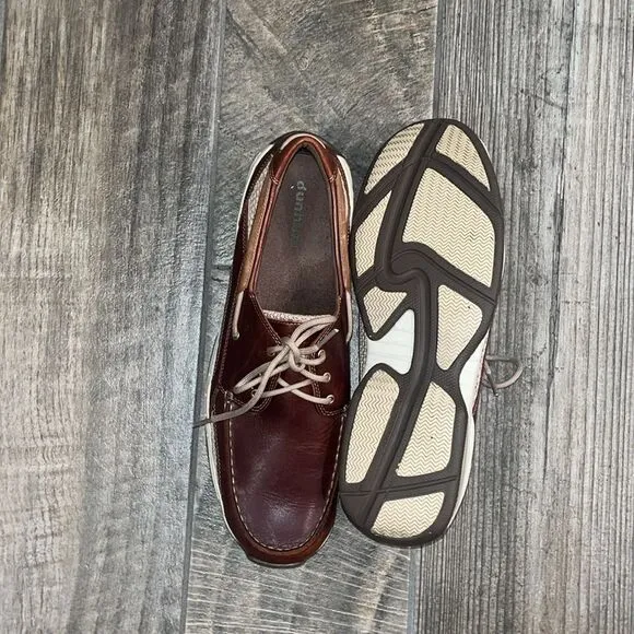 Dunham brown leather two toned Oxfords.
