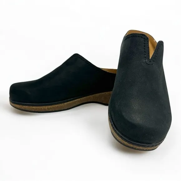 Earth Women’s Kolia Black Leather Mule Clogs 10W