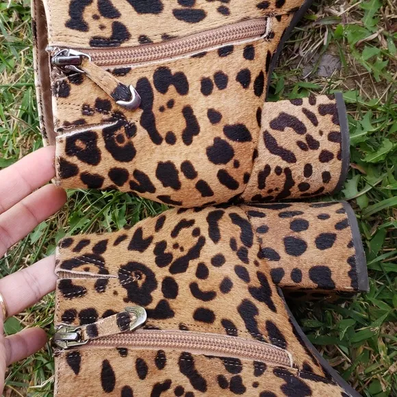 Earthies Apollo Cheetah Ankle Boots Women's Size 7 B Animal Print