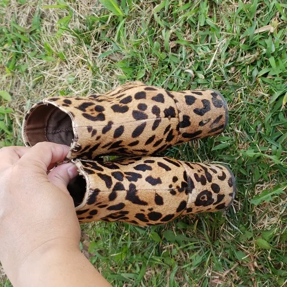 Earthies Apollo Cheetah Ankle Boots Women's Size 7 B Animal Print
