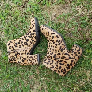Earthies Apollo Cheetah Ankle Boots Women's Size 7 B Animal Print