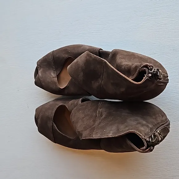 Earthies Brown Suede Cristiana Block Heel Peep Toe Platforms 8 like new