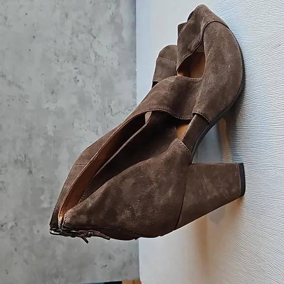 Earthies Brown Suede Cristiana Block Heel Peep Toe Platforms 8 like new