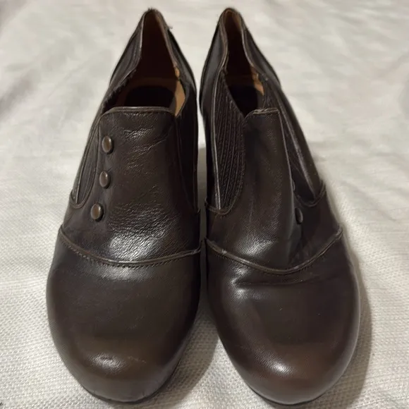 Earthies Walnut Brown Leather Low Ankle Booties 9.5