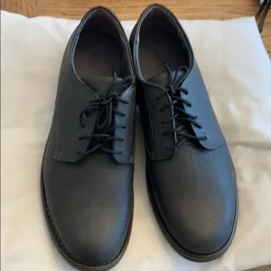 EASTLAND BLACK OILED LEATHER OXFORDS.  NEW