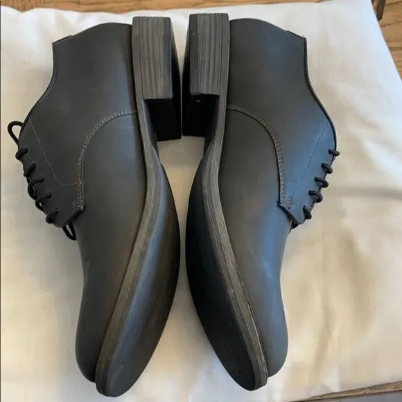 EASTLAND BLACK OILED LEATHER OXFORDS.  NEW