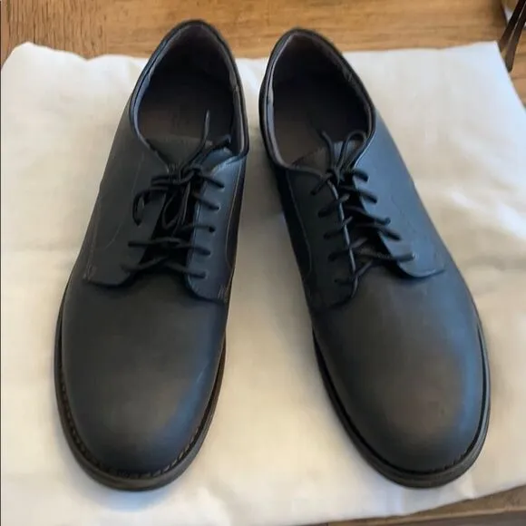 EASTLAND BLACK OILED LEATHER OXFORDS.  NEW