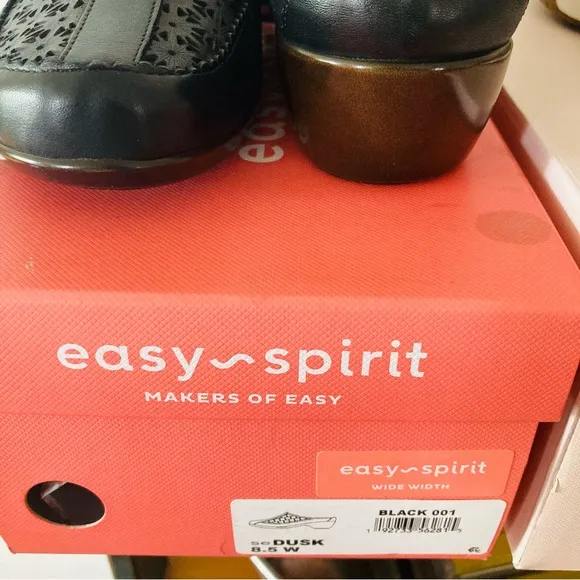 Easy spirit in box size 8.5 black clogs shoes open weave