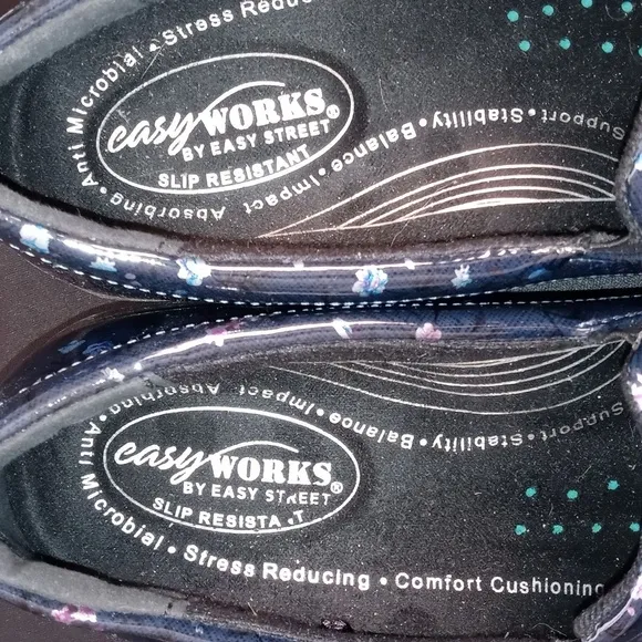 Easy works clogs size 9M NWOT slip resistant stress reducing