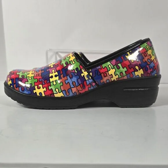 Easy Works Easy Street Clogs Lyndee Puzzle Pieces Women 10W Autism Awareness