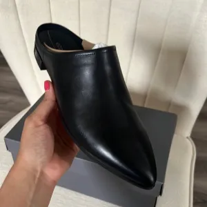 Ecco Black Leather Pointed Toe Mules Business Casual Clogs Sleek Slip on Shoe 41