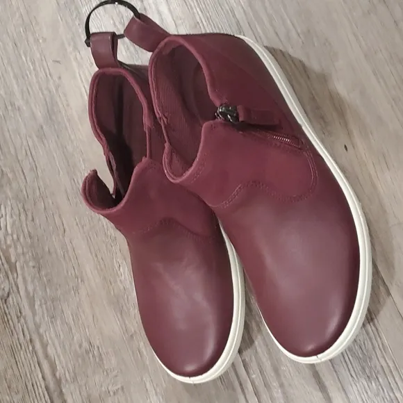 ECCO Soft Classic Slip On Bootie/Sneaker EUR 35  Size 4.5-5