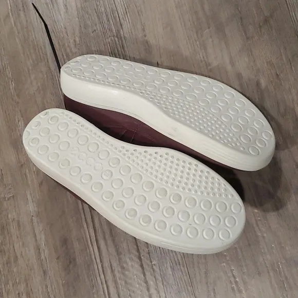 ECCO Soft Classic Slip On Bootie/Sneaker EUR 35  Size 4.5-5