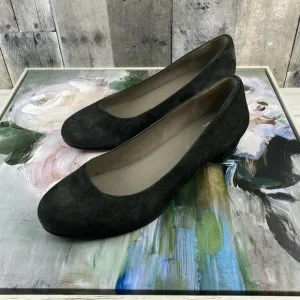 Eileen Fisher Suede Round Toe Heels in Dark Grey Size 8.5.